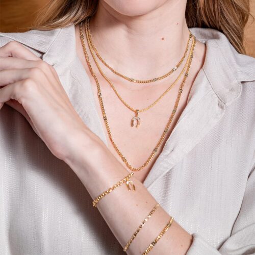 Colar com Detalhe mini Flor Martelada B. ouro