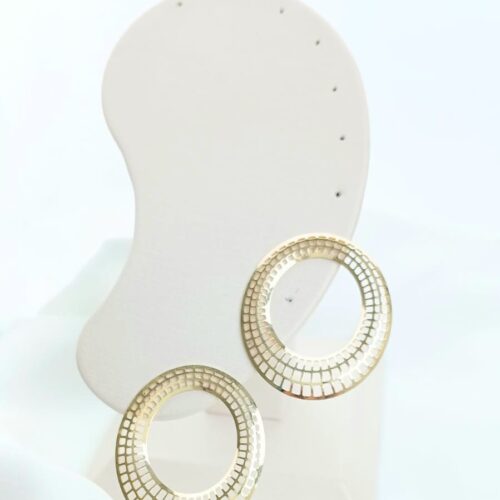 Brinco Oval Vazado B.Ouro