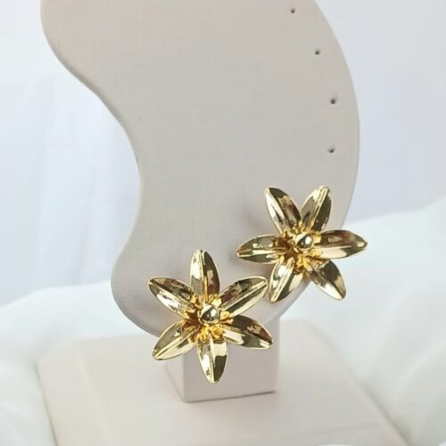 Brinco Flor Médio B.Ouro