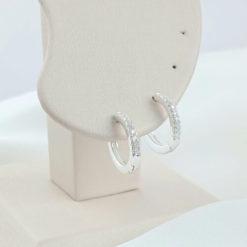 Brinco Pequeno Click Prata 925 com Micro Pedras de Zircônias