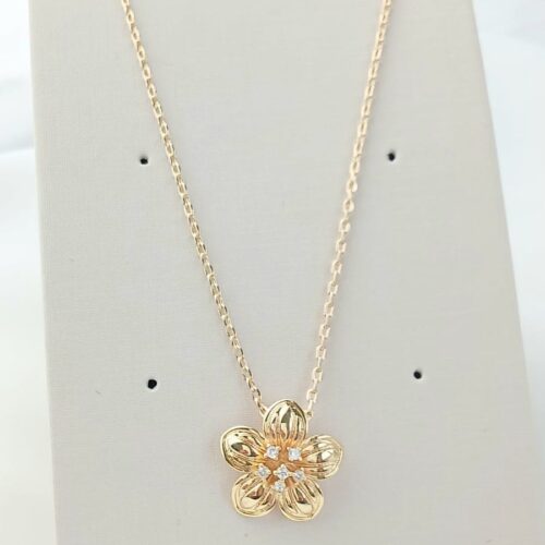 Corrente com Pingente de Flor Pequena