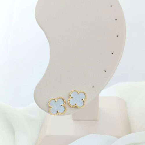 Brinco Pequeno Trevo Pedra Branca B.Ouro